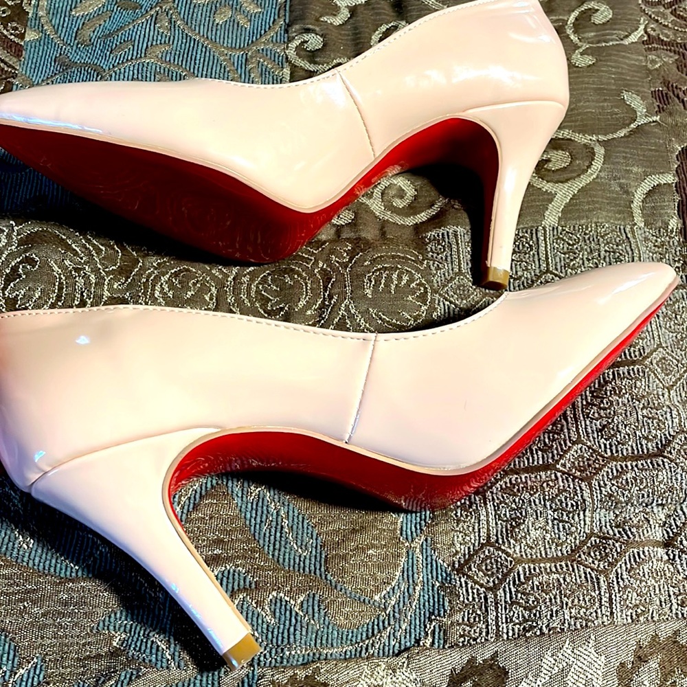 Like New! Christian Louboutin Nude